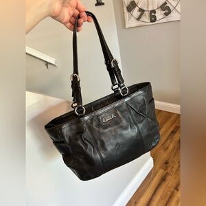 Coach Gallery East West Pleated Tote in black leather 2011